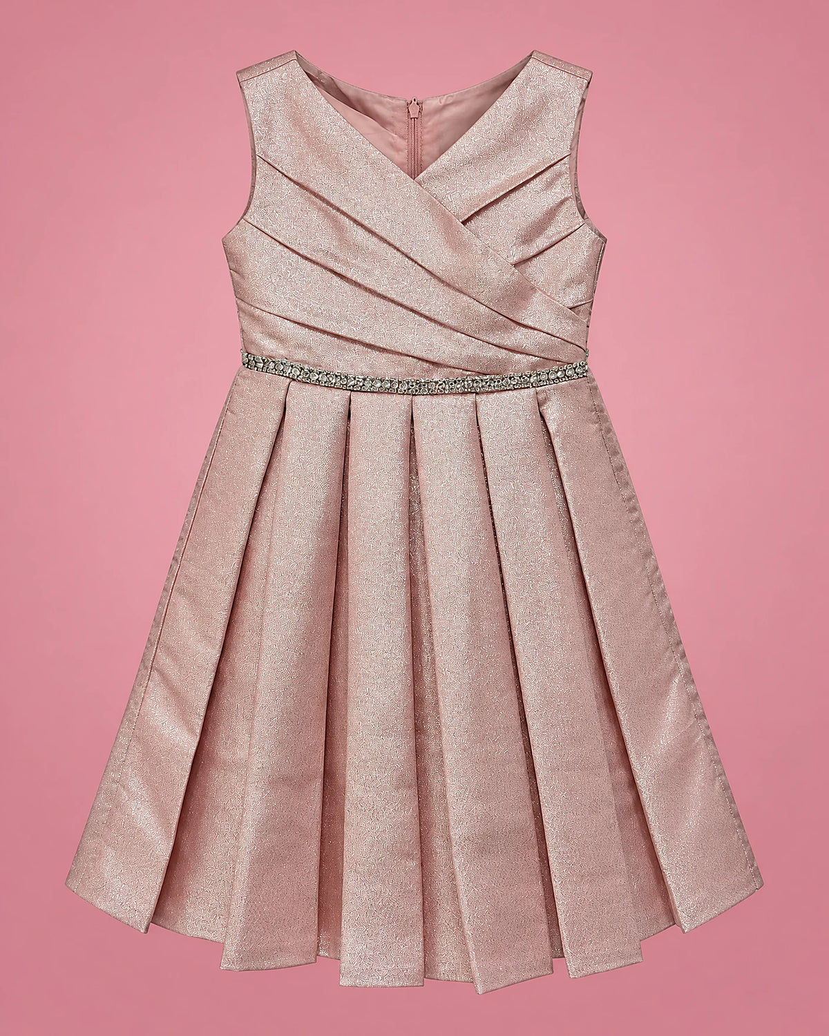 Vestido rosado brillante con pecho cruzado y falda plisada para niña, vista de frente | JR Baby Center