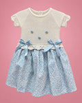 Vestido crema con falda azul floral y lazos celestes para bebé niña, vista de frente | JR Baby Center