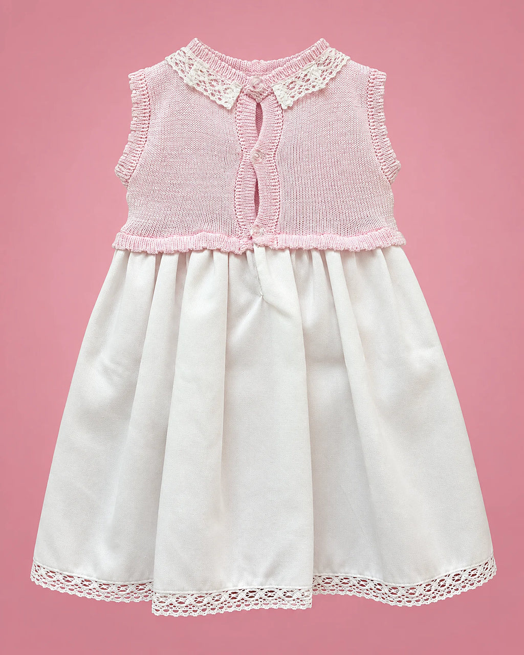 Vestido sin mangas rosado y blanco con lacitos y encaje para bebé niña, vista de espalda | JR Baby Center