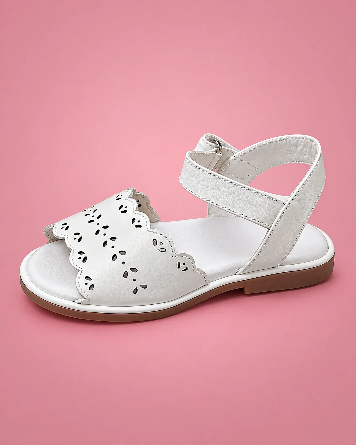 Sandalias de bautizo con florecitas para bebé niña, blancos, vista de lado | JR Baby Center