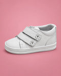 Tenis de bautizo con flores para bebé niña, blancos, vista de lado | JR Baby Center
