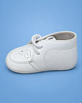 Botitas de bautizo con cordones para bebé niño, blancos, vista de lado | JR Baby Center