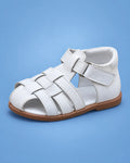 Sandalias de bautizo de tiras para bebé niño, blancos, vista de lado | JR Baby Center